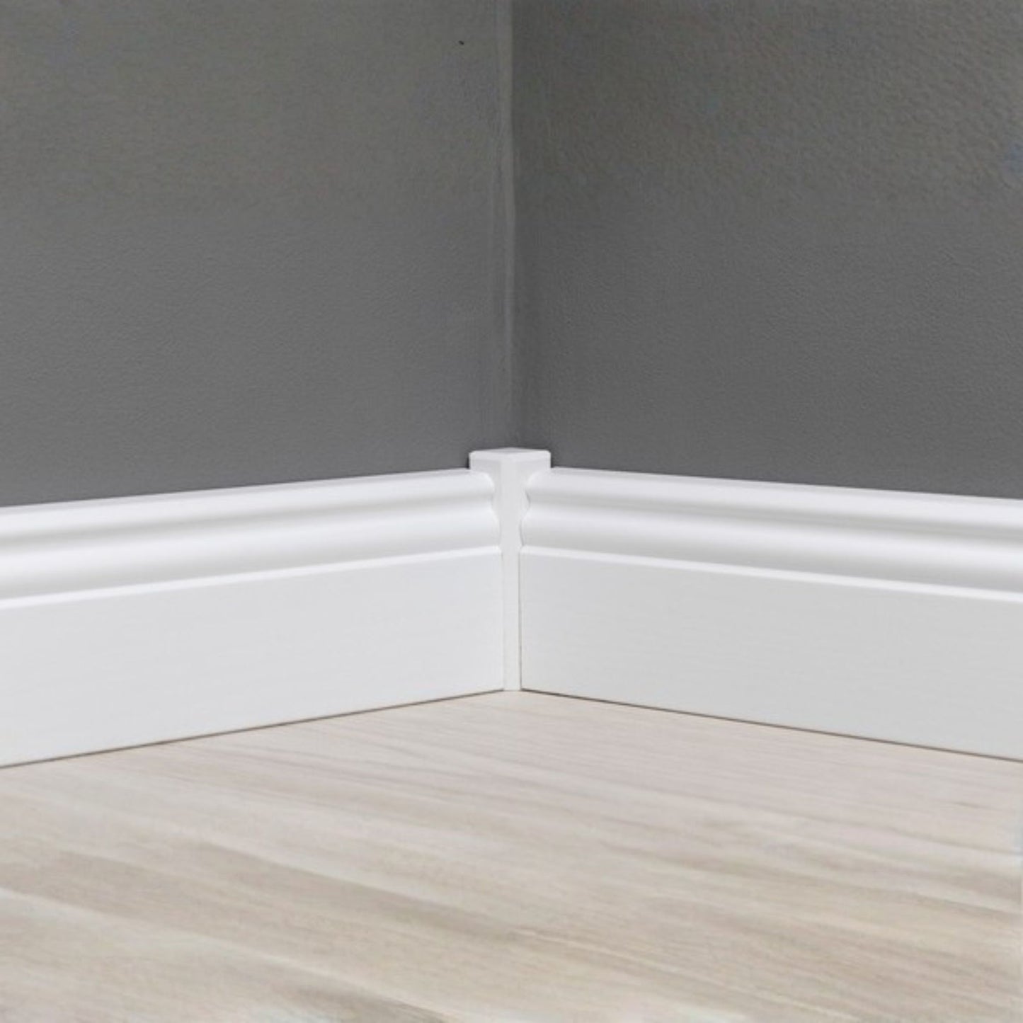 Sockelleiste Altdeutsches Profil weiß lackiert